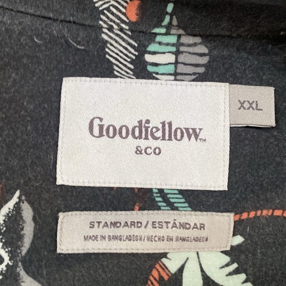 Hawaiian button down - Picture 2 of 2